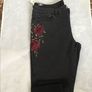 Aeropostale Girlfriend Relax Slim Fit Jean